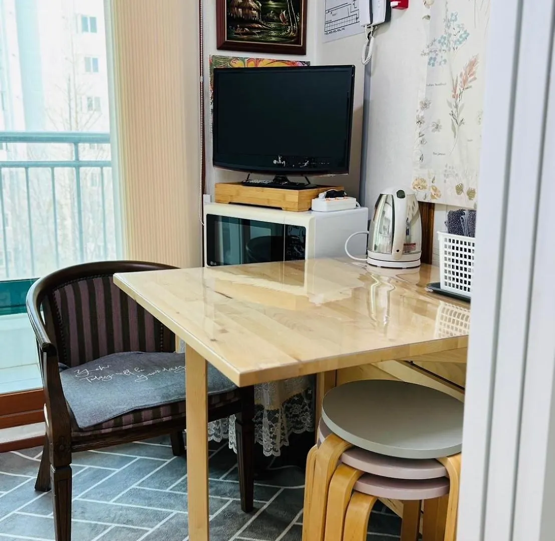 Urban Cozy Stay -Hongdae, Seoul Apartment